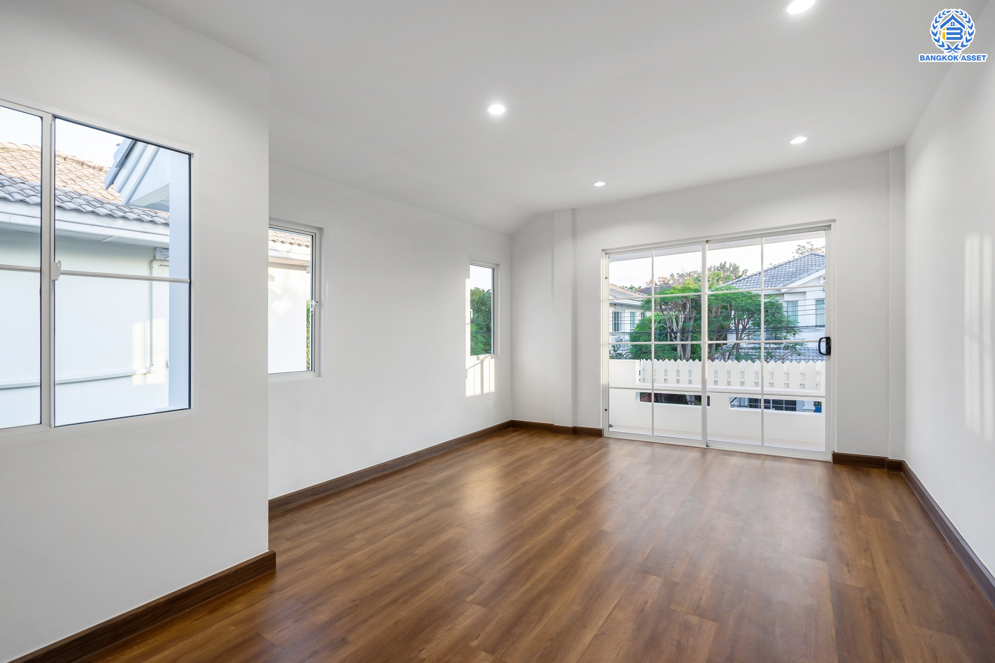 บ้านมือสองตกแต่งใหม่ แบรนด์ LH ม.ชลลดา วัดลาดปลาดุก บ้านเดี่ยวหลังใหญ่ เนื้อที่ 52.2 ตร.ว. ฟังก์ชัน 3 ห้องนอน 2 ห้องน้ำ จอดรถได้ 2 ที่จอดรถ พร้อม Facilities ครบครัน บนทำเลเดินทางสะดวก เชื่อมต่อถ.กาญจนาภิเษก ใกล้รถไฟฟ้าสายสีม่วง "สถานีคลองบางไผ่"...